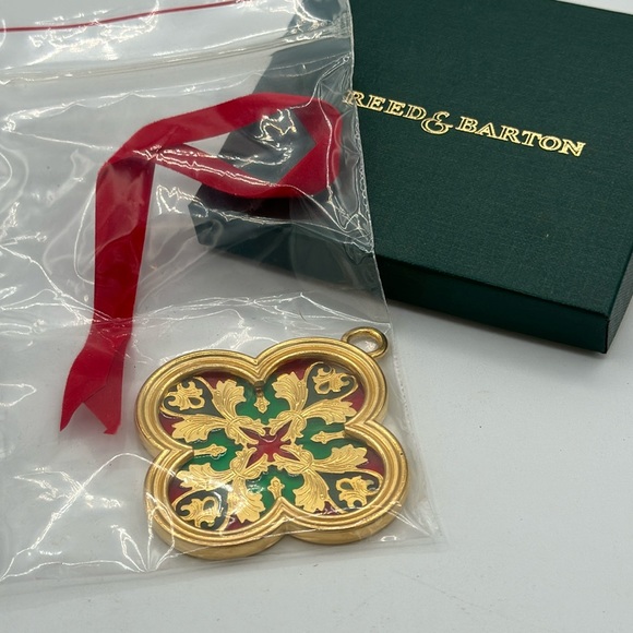 Reed and Barton NIB “stained glass “ Ornament. - Picture 1 of 3